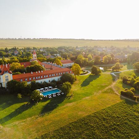 Hotel Chateau Bela Bagian luar foto