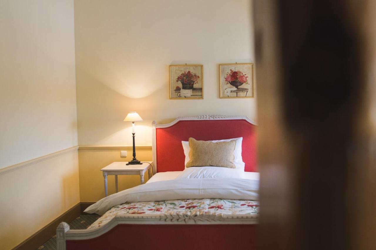 Hotel Chateau Bela Bagian luar foto