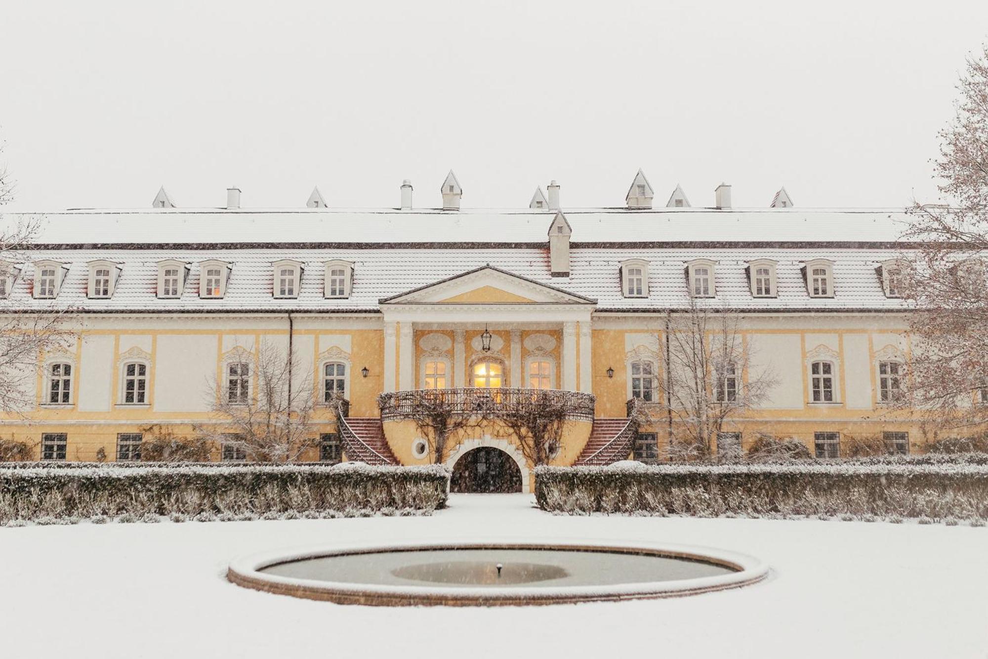 Hotel Chateau Bela Bagian luar foto