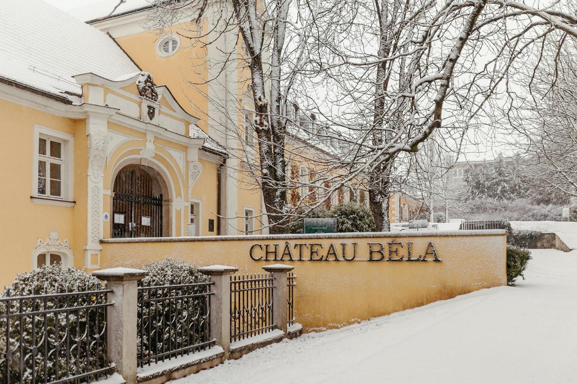 Hotel Chateau Bela Bagian luar foto