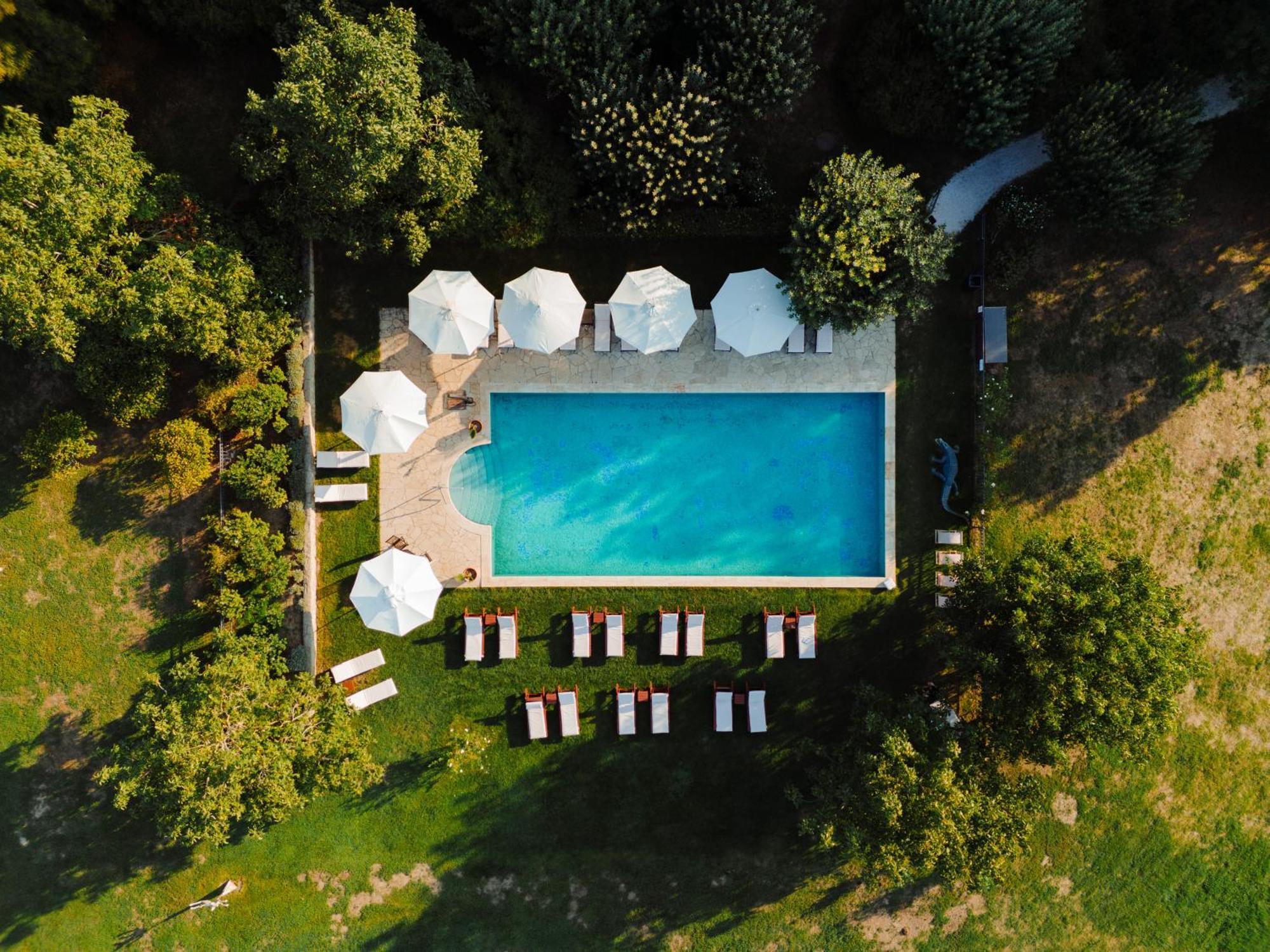 Hotel Chateau Bela Bagian luar foto