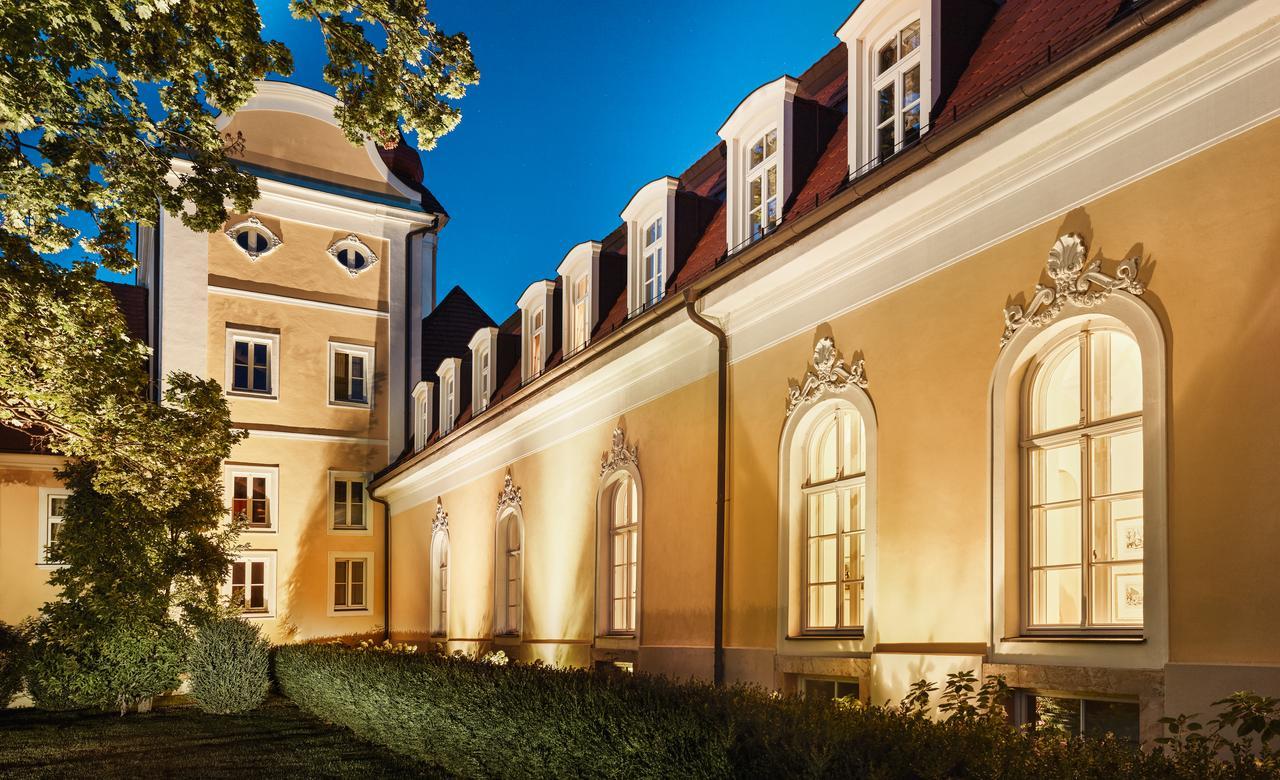 Hotel Chateau Bela Bagian luar foto